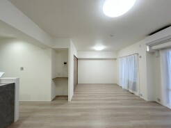 解放感あふれるリビングは、自然に光と風に恵まれます。