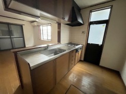 カウンターからはリビングが広く見渡せ、ご家族とのコミュニケーションも弾みます。