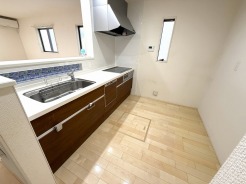 料理をしながらでも、ご家族との会話を楽しめる対面キッチン。