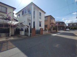 閑静な住宅地で、小さなお子様がいるご家族にも安心。
