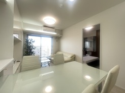 リビング空間とダイニング空間とか使い分けやすい間取り配置。対面式でキッチン立つ人の視界も良好です。