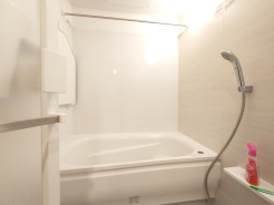 空気もこもらず、いつもクリーンな浴室乾燥機付。