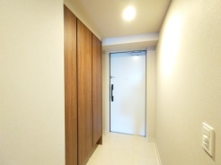 玄関がいつも片づく大容量シューズボックス。