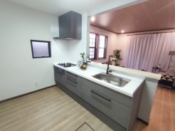 カウンターからはリビングが広く見渡せ、ご家族とのコミュニケーションも弾みます。