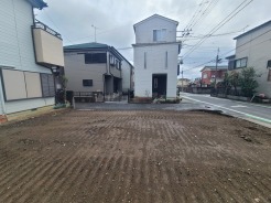 整然と区画された土地が、新しい暮らしの始まりを予感させます。