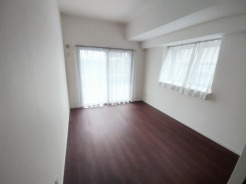 広々バルコニーから、たっぷり太陽の恵みが得られます。