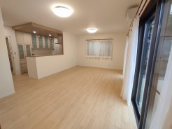 開放的なこの空間がお客様をお出迎えします。LDKは19帖。