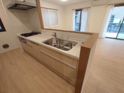 カウンターからはリビングが広く見渡せ、ご家族とのコミュニケーションも弾みます。