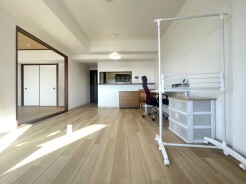 太陽の恵みを感じる、温もりと明るさにあふれたお部屋。
