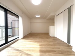 ご家族みんながゆったりくつろげる広々リビング。