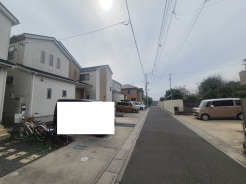 静かな住宅街に佇む、穏やかな暮らしを育む住まい