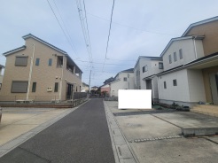 静かな住宅街に佇む、穏やかな時間が流れる住まい