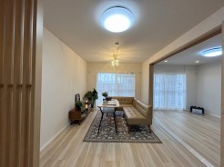 朝から日差しいっぱい、 早起きしたくなるLDK。