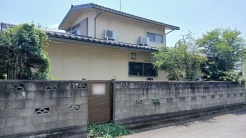 車通りの少ない閑静な住宅地、のびのびした子育てに適します。