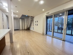 ご家族みんながゆったりくつろげる広々リビング。