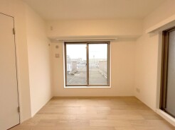 太陽の恵みを感じる、温もりと明るさにあふれたお部屋。