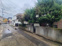 豊かな緑が街並みに静かな落ち着きをもたらし、住まう人のプライバシーをさりげなく守る穏やかな佇まいです。