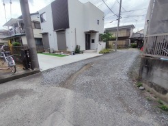 幅員こそやや狭くても、その分交通量が少なくて安心。