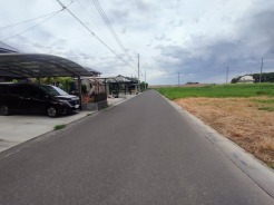 駐車が苦手な方にも嬉しい、前面6m道路に面した住まい。