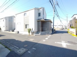 風通し・日当たりに優れる角地。開放感をお楽しみください。