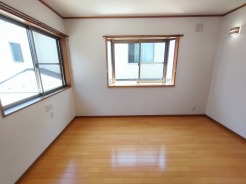 たっぷりの陽光と、心地よい風が舞い込みます。