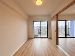 太陽の恵みを感じる、温もりと明るさにあふれたお部屋。
