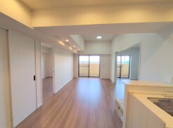 健やかな明るさが部屋のすみずみまで届き、ゆったりとした時間を過ごせます。