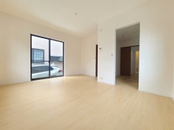 無駄のないシンプルな空間が、日々の暮らしに心地よい静けさと穏やかな調和をもたらしてくれます。