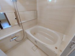 ユニットバスも新規交換。キレイなお風呂で疲れをリフレッシュ。
