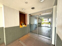 安心のオートロック付き