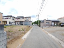 幅員こそやや狭くても、その分交通量が少なくて安心。