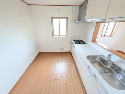 日々の暮らしに自然と溶け込む、無駄を省いたシンプルで心地よい空間が広がっています。