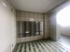落ち着いた色調で整えられた共有スペースは、日々の暮らしに静かな調和をもたらし、帰宅するたびにほっと心を和ませる穏やかな雰囲気が漂います