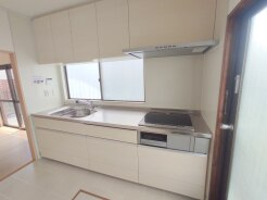 快適な新生活を迎えられそうな、新品のキッチンです。