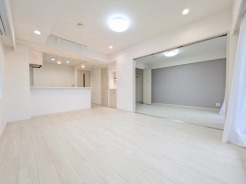 洗練された白を基調とした空間が広がり、心地よい開放感に満ちた穏やかな時間が流れる場所。