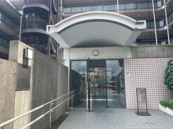 管理人さんがメンテナンスしてくれるエントランス。