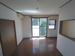 開放的なこの空間がお客様をお出迎えします。