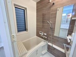 ユニットバスも新規交換。キレイなお風呂で疲れをリフレッシュ。