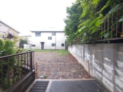 閑静な住宅地で、小さなお子様がいるご家族にも安心。