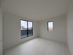 子供部屋には丁度良い洋室。