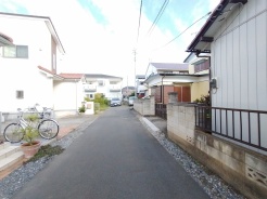 幅員こそやや狭くても、その分交通量が少なくて安心。