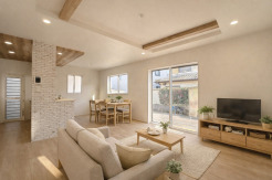 南向きのLDK、 日当たりにこだわった住宅がここに。
※本画像はCGによる家具配置イメージです。家具・小物等は販売価格に含まれません。