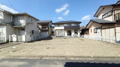 南道路と十分な奥行きを生かし、プライベート性の高い間取りをご提案します。
