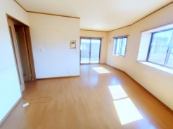 開放感と採光にこだわった、16帖のLDK。