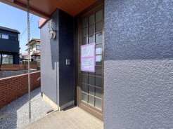 小スペースですが、ポーチ付き。