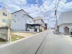 駐車が苦手な方にも嬉しい、前面5.9m道路に面した住まい。