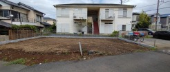 車通りの少ない閑静な住宅地、のびのびした子育てに適します。