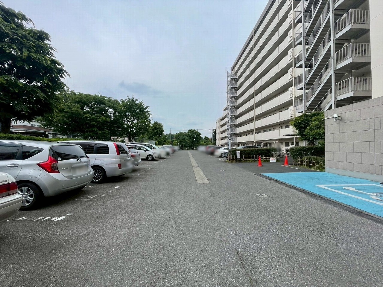 駐車場
