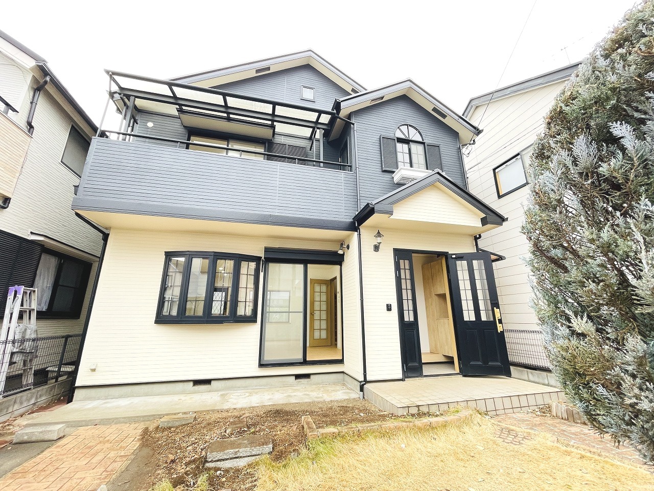 現地のご見学予約もスタートしました。周辺で売りに出ている物件も沢山御座います。まとめてご見学ができますのでお気軽にお申しつけください。
