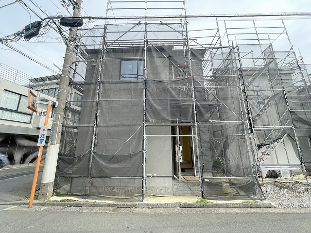 現地のご見学予約もスタートしました。周辺で売りに出ている物件も沢山御座います。まとめてご見学ができますのでお気軽にお申しつけください。
